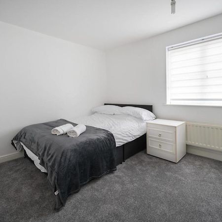 House-Sleeps7-Parking-Garden-Sportschannels Maidstone Exterior photo