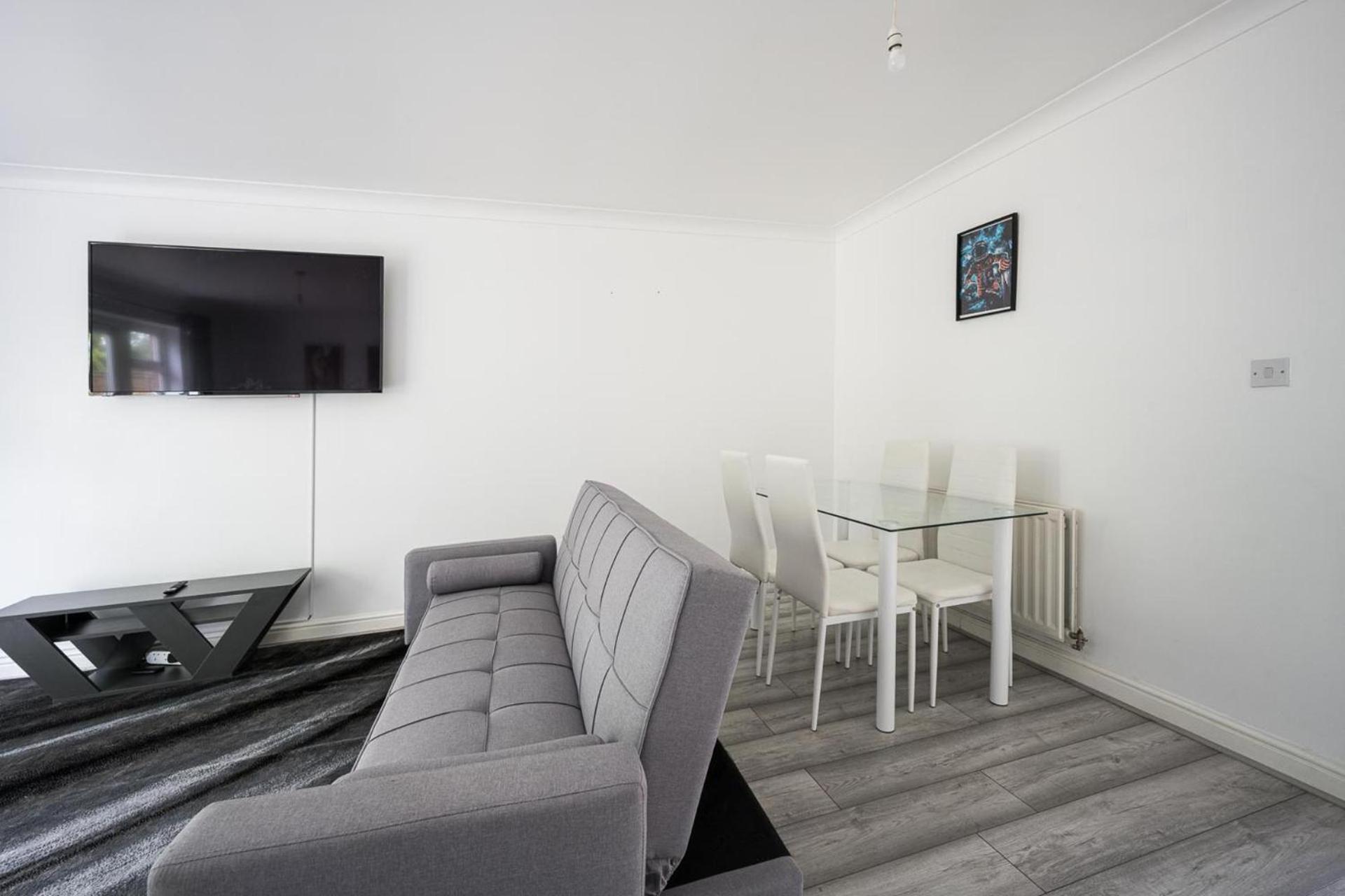House-Sleeps7-Parking-Garden-Sportschannels Maidstone Exterior photo